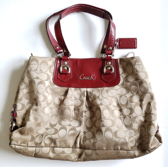 Coach Handbags - COACH bag °beautiful & great condition